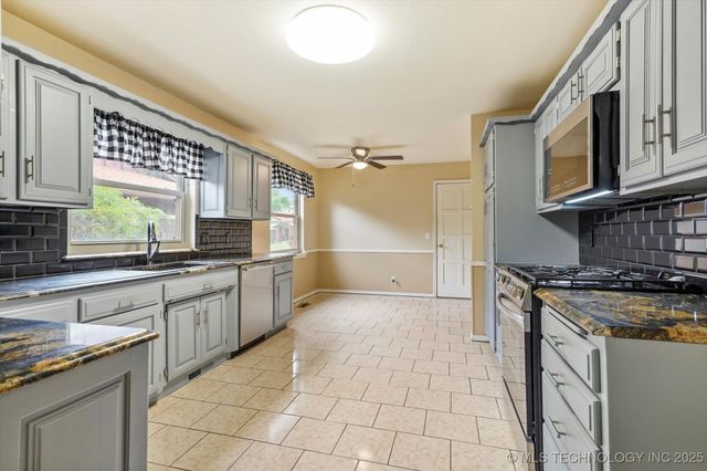 11612 S 101st East Avenue, Bixby, OK 74008