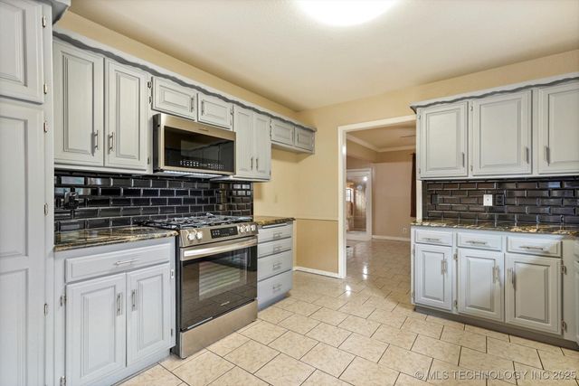 11612 S 101st East Avenue, Bixby, OK 74008