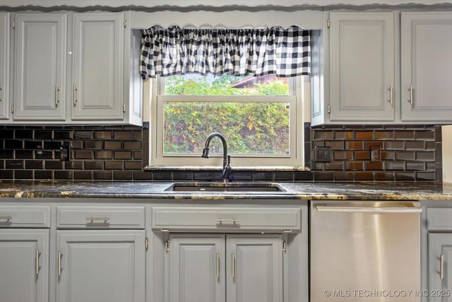 11612 S 101st East Avenue, Bixby, OK 74008