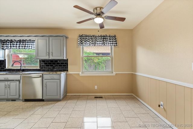 11612 S 101st East Avenue, Bixby, OK 74008