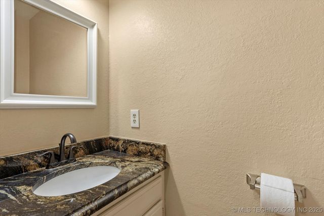 11612 S 101st East Avenue, Bixby, OK 74008