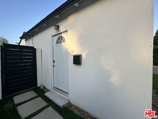 19542 Hart Street, Reseda (los Angeles), CA 91335