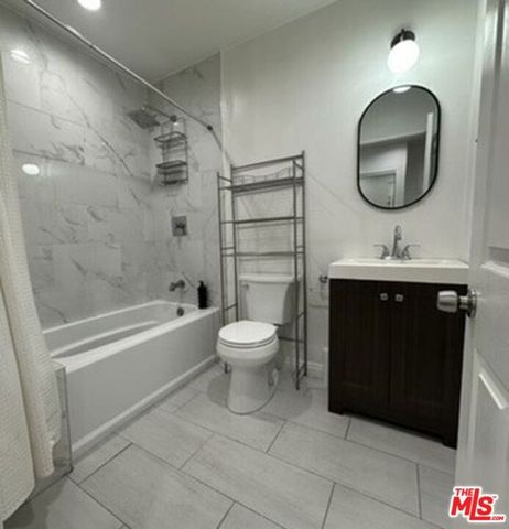 19542 Hart Street, Reseda (los Angeles), CA 91335