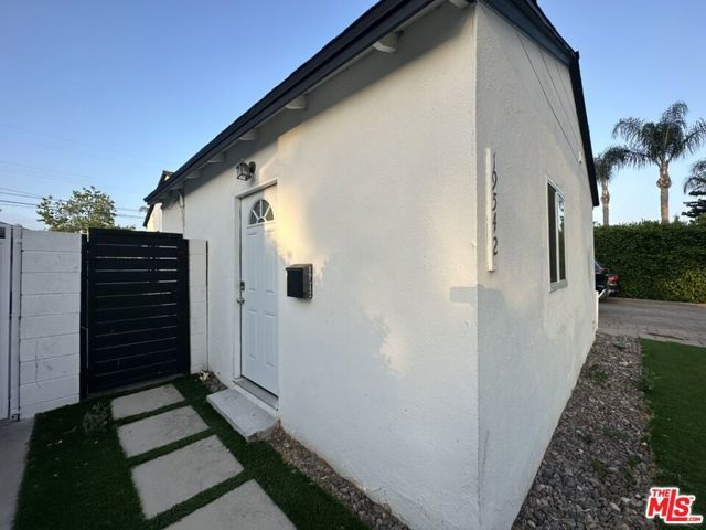 19542 Hart Street, Reseda (los Angeles), CA 91335