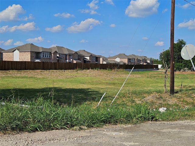 512 W Cedar Street, Gunter, TX 75058