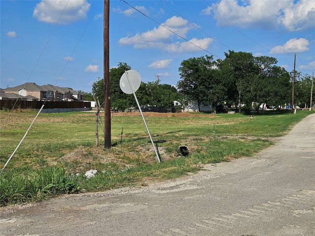512 W Cedar Street, Gunter, TX 75058