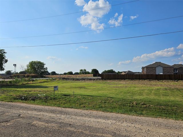 512 W Cedar Street, Gunter, TX 75058