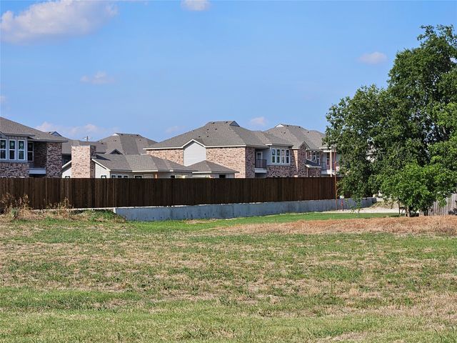 512 W Cedar Street, Gunter, TX 75058