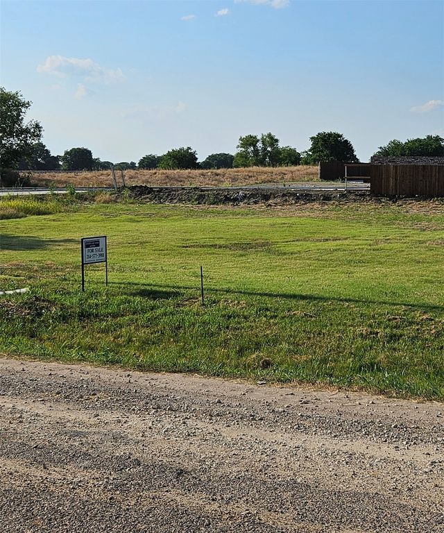 512 W Cedar Street, Gunter, TX 75058