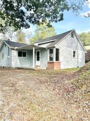 418 Vance Dr, Smith, PA 15021