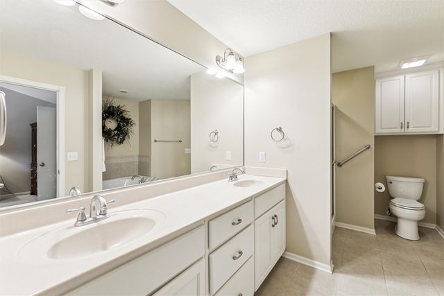 15410 Oakwood Drive, Urbandale, IA 50323