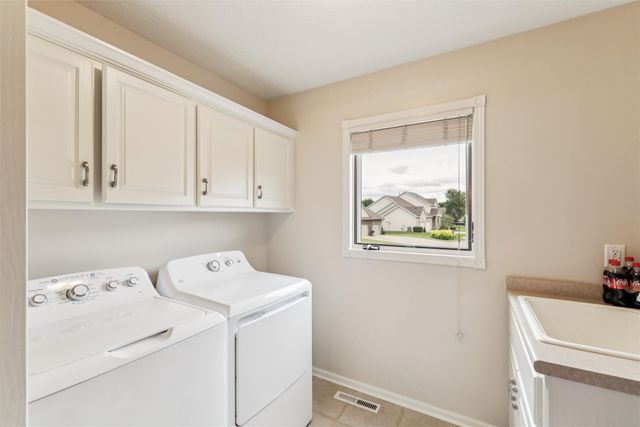 15410 Oakwood Drive, Urbandale, IA 50323