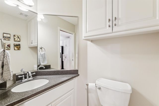 15410 Oakwood Drive, Urbandale, IA 50323