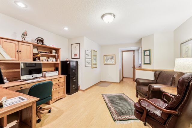 15410 Oakwood Drive, Urbandale, IA 50323