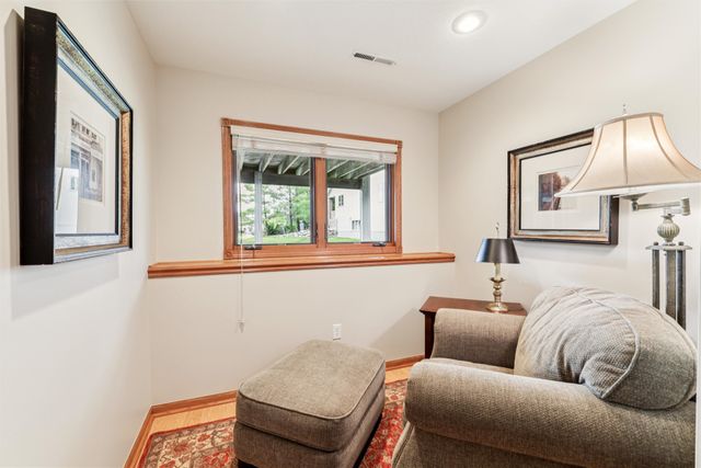 15410 Oakwood Drive, Urbandale, IA 50323