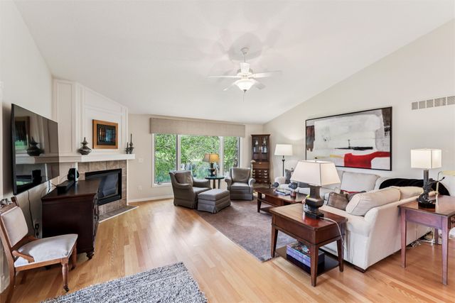 15410 Oakwood Drive, Urbandale, IA 50323