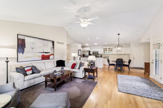 15410 Oakwood Drive, Urbandale, IA 50323