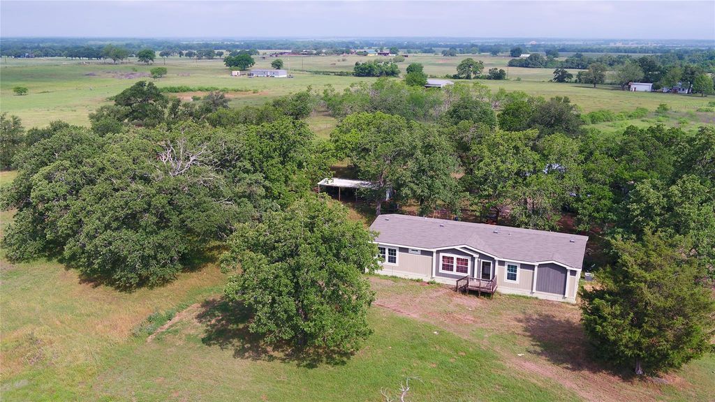 204 Country LN, Rockdale, TX 76567