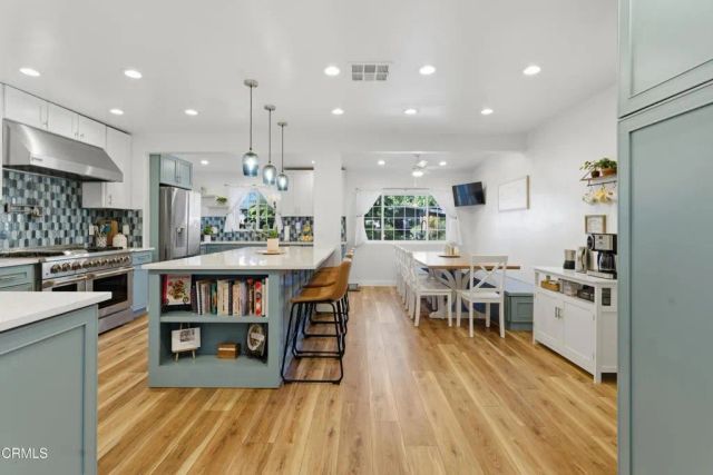 23508 Canzonet Street, Woodland Hills, CA 91367