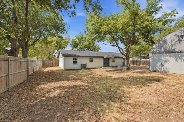 208 N Hickory Street, Venus, TX 76084