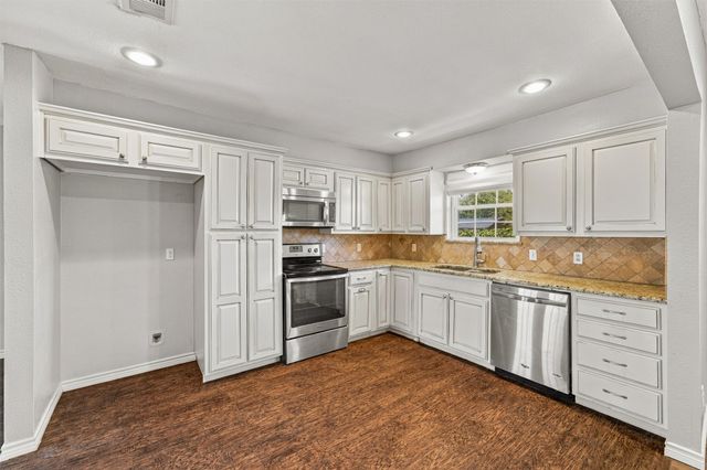 208 N Hickory Street, Venus, TX 76084