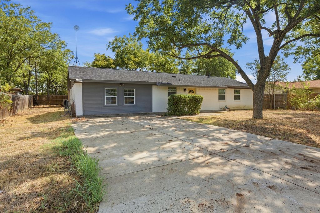 208 N Hickory Street, Venus, TX 76084