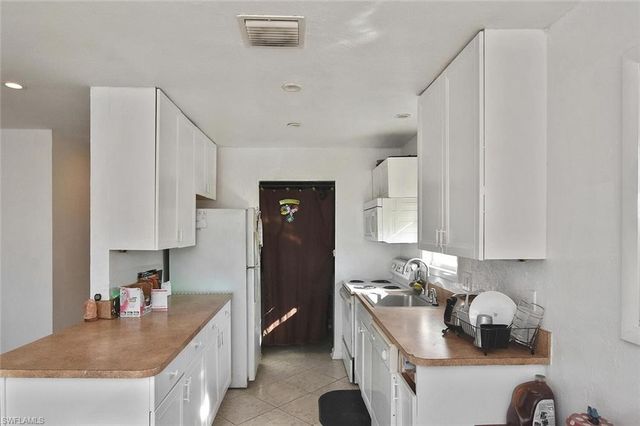 3204 41st ST SW, Lehigh Acres, FL 33976