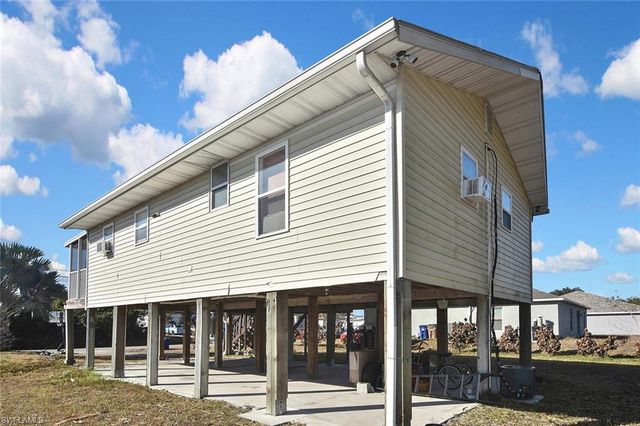 3204 41st ST SW, Lehigh Acres, FL 33976