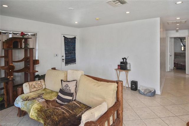 3204 41st ST SW, Lehigh Acres, FL 33976