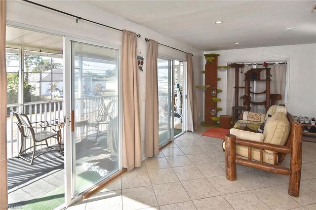 3204 41st ST SW, Lehigh Acres, FL 33976