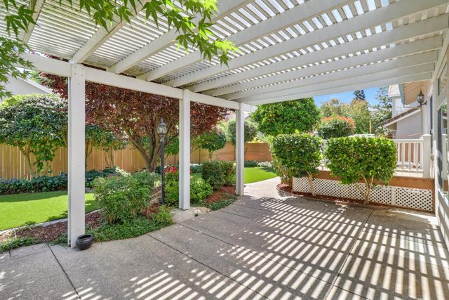 11936 Old Eureka Way, Gold River, CA 95670