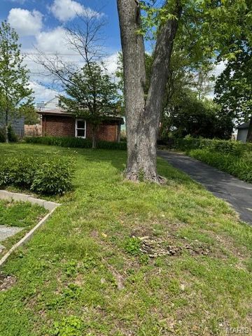 8245 Glen Echo Drive, St Louis, MO 63121