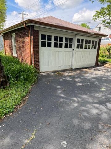 8245 Glen Echo Drive, St Louis, MO 63121
