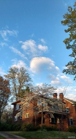 8245 Glen Echo Drive, St Louis, MO 63121