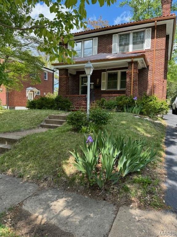 8245 Glen Echo Drive, St Louis, MO 63121