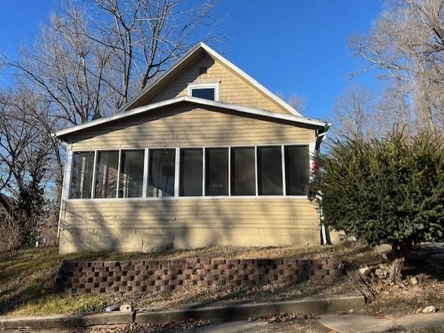 2502 S 15th Street, St Joseph, MO 64503