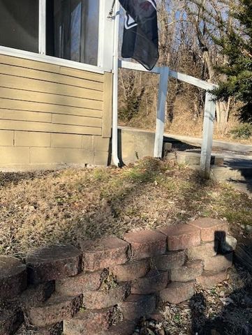 2502 S 15th Street, St Joseph, MO 64503