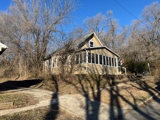 2502 S 15th Street, St Joseph, MO 64503