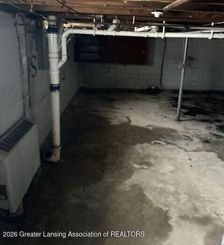 1527 Robertson Avenue, Lansing, MI 48915