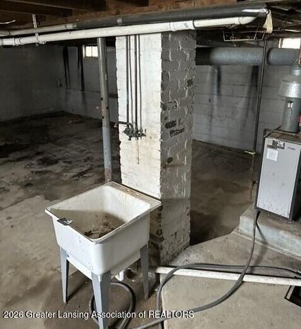 1527 Robertson Avenue, Lansing, MI 48915