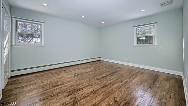 51 Spear St, Oakland Boro, NJ 07436