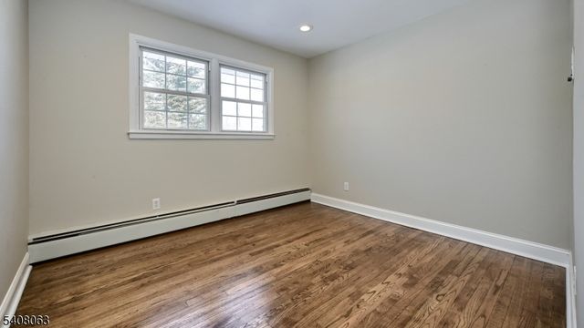 51 Spear St, Oakland Boro, NJ 07436