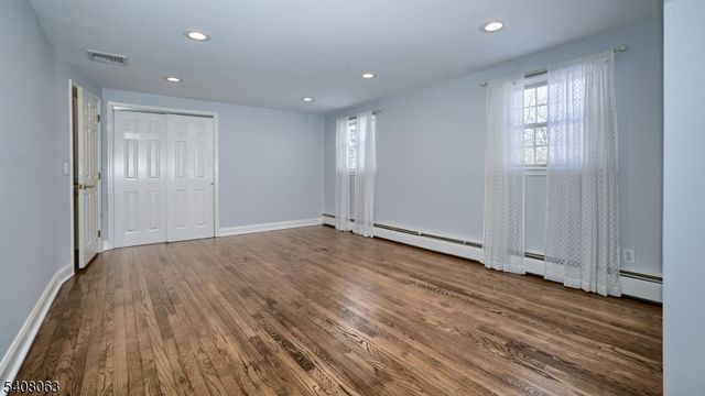 51 Spear St, Oakland Boro, NJ 07436