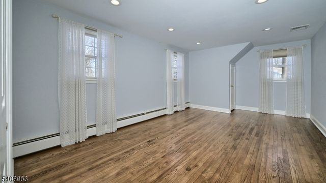 51 Spear St, Oakland Boro, NJ 07436