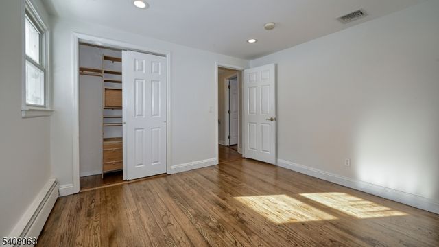 51 Spear St, Oakland Boro, NJ 07436