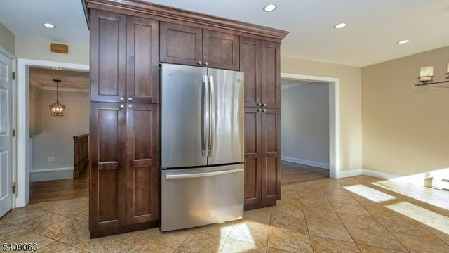 51 Spear St, Oakland Boro, NJ 07436