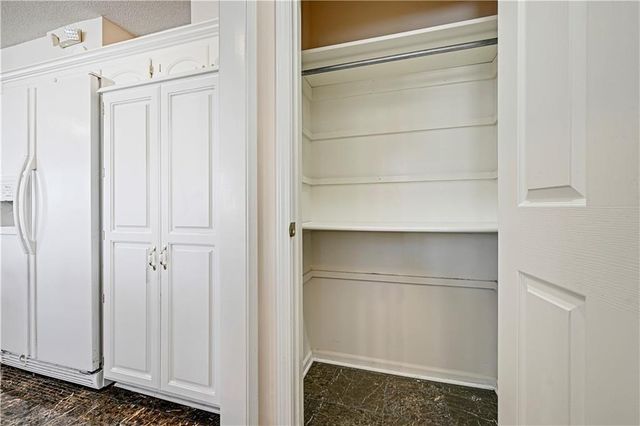 19618 W 99th Street, Lenexa, KS 66220