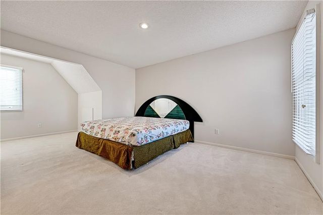 19618 W 99th Street, Lenexa, KS 66220