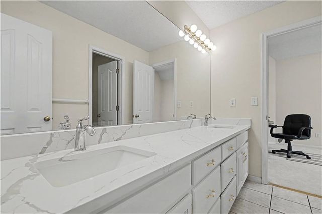 19618 W 99th Street, Lenexa, KS 66220