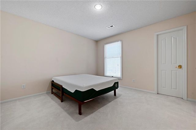 19618 W 99th Street, Lenexa, KS 66220